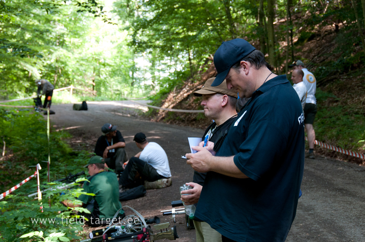 A score is indicated on the score card by an X for a knock down or a 0 if the target remains standing.